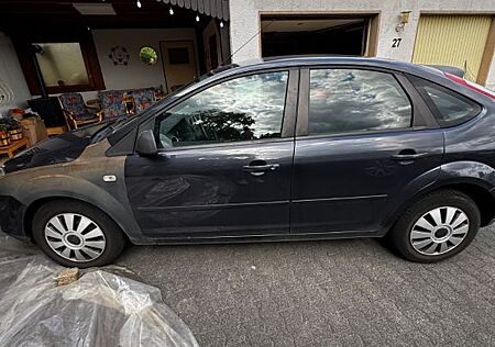 Ford Focus 1,6 Ambiente Ambiente