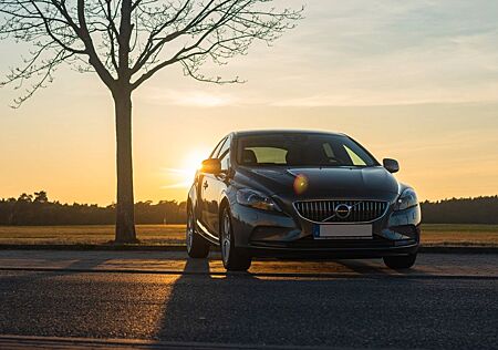 Volvo V40 D3 Summum Automatik |Leder|Navi|ACC|Xenon