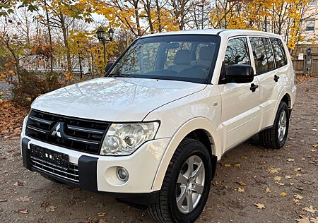 Mitsubishi Pajero 3,2 DI-D 4x4 Intensse
