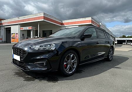 Ford Focus 1,5 EcoBoost ST-Line X RFK | LED