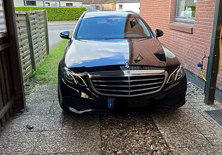 Mercedes-Benz E 220 d T Autom. -