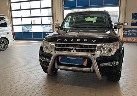 Mitsubishi Pajero 3.2 DI-D Basis