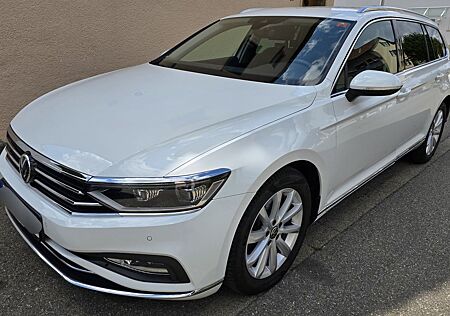 VW Passat Variant Volkswagen 2.0DSG Elegance Anschlussgarantie