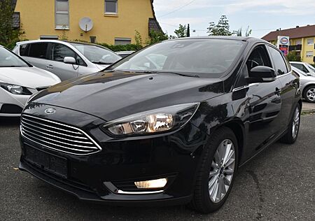 Ford Focus Lim. Titanium*SHZ*PDC*Alu*8Fach*Start-Stop