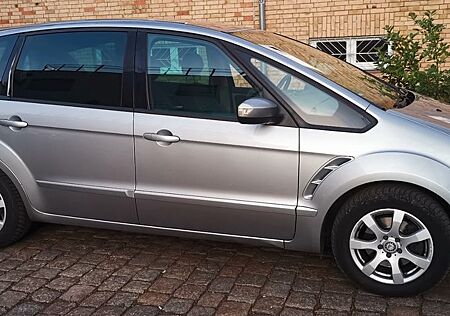 Ford S-Max 2,0 TDCi DPF TÜV AHK 4.200kg PDC Klima TOP