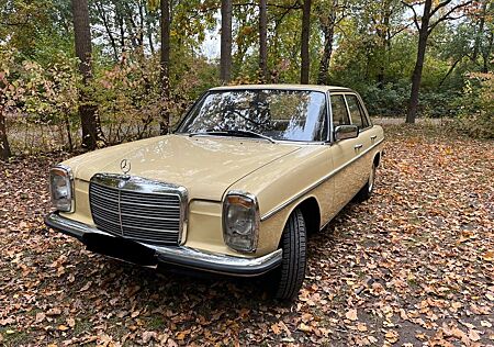 Mercedes-Benz 200 gebraucht kaufen Mercedes-Benz 200 /8 (W115)