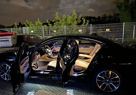 BMW 750i xDrive M Sport_INDIVIDUAL_VOLL_169k€ BLP