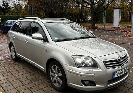 Toyota Avensis Combi Executive 2,2-l-D-CAT Executive