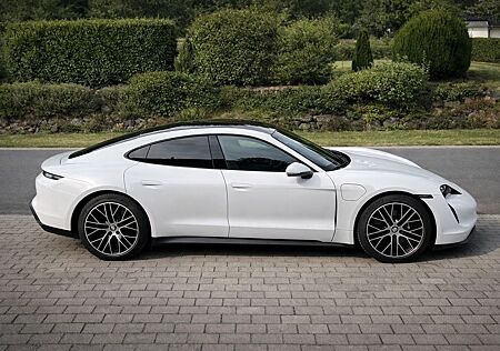 Porsche Taycan - nur 13.200 KM - neuwertig
