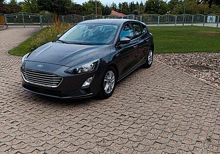 Ford Focus Hybrid 92kW Cool&C, LED, AHZV