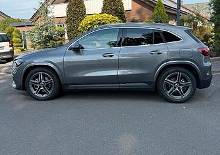Mercedes-Benz GLA 200 gebraucht kaufen Mercedes-Benz GLA 200 4MATIC DCT -AMG line erst 2150km