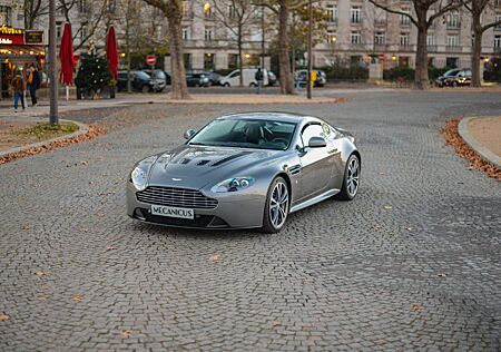 Aston Martin V12 Vantage *Manual Gearbox*
