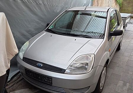 Ford Fiesta 1.3 Neu Tüv