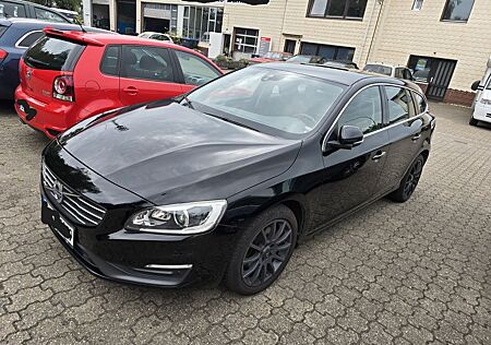 Volvo V60 Momentum Digitales Cockpit Inspektion neu