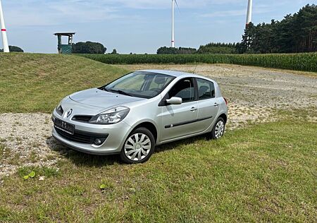 Renault Clio Authentique 1.2 16V Eco2 55kW Authentique