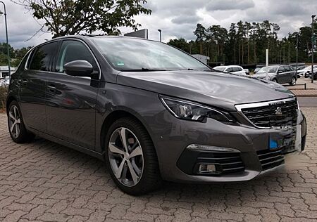 Peugeot 308 PureTech 130 EAT8 Tech Edition