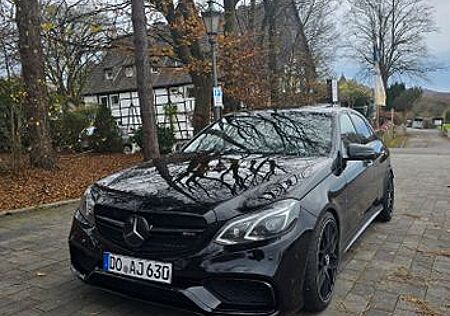 Mercedes-Benz E 500 AMG 526 PS