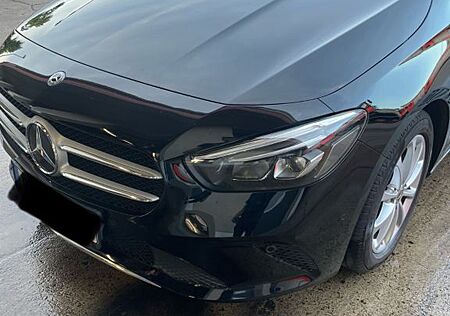 Mercedes-Benz B 220 4MATIC DCT -