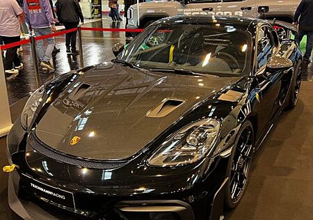 Porsche Cayman GT4 RS Weissach