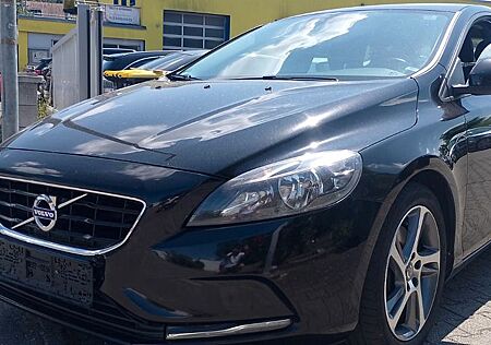 Volvo V40 D3 Inscription.Euro6 Navi Sitzheizung 6 Gang