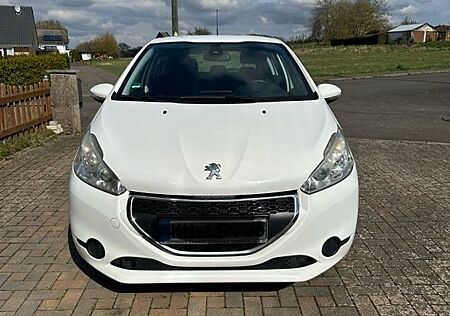 Peugeot 208 1.2 VTI 8fach bereift