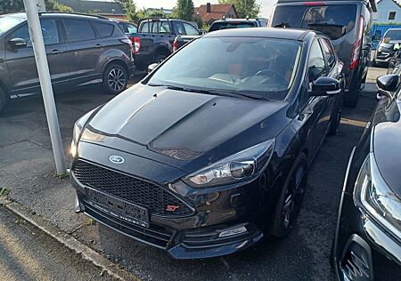 Ford Focus 2,0 ** Leder Sport / Xenon ** mit Garantie