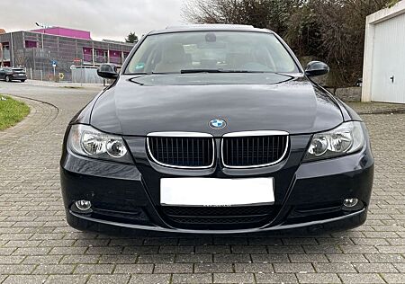 BMW 318i - 4. 2008 143 PS 122000 Km Schwarz met