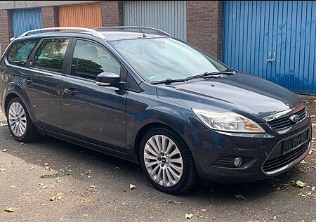 Ford Focus Turnier Ghia*AUTOMATIK*KLIMA*E-FENSTER*