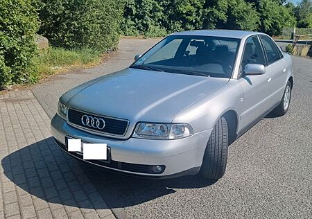Audi A4 B5 1,8 Automatik 182000 KM
