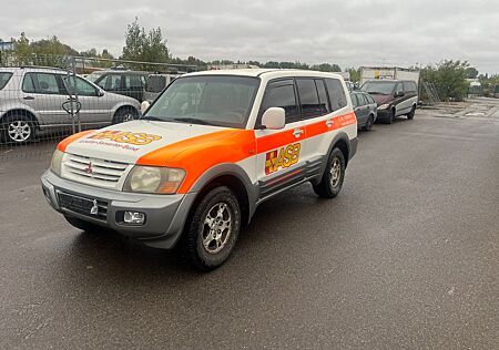 Mitsubishi Pajero 3,2 DI-D Avance 4X4 AC . 7 sitzer