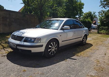 VW Passat Volkswagen 1.8 Basis