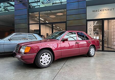 Mercedes-Benz 220 / E W124