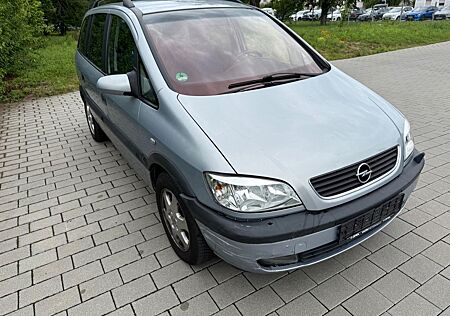 Opel Zafira 2.2 16V Elegance