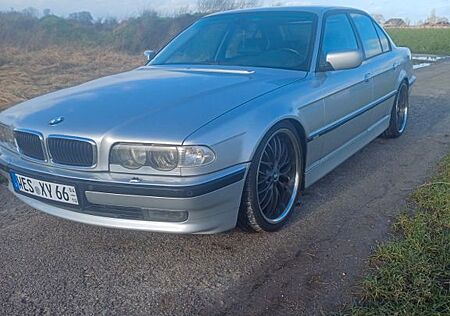 BMW 728i A -