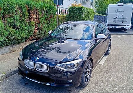 BMW 116i Urban Line, WENIG KILOMETER!