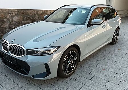 BMW 330i M Sport xDrive Touring LiveCockpit ParkAs
