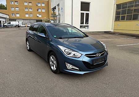 Hyundai i40 cw Style *Xenon*Navi*K-Go*1.Hd.*NR*S-Heft