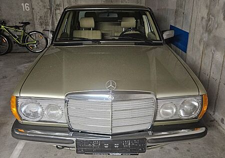 Mercedes-Benz 240 Diesel Sammlerzustand mit Gutachten