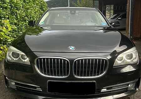 BMW 740d xDrive - Vollausstattung - Top-Zustand