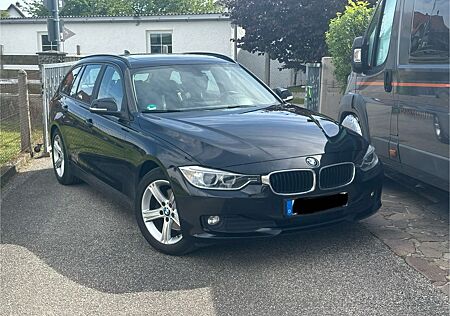 BMW 320d Touring - Panorama Leder Head Up AHK Aut