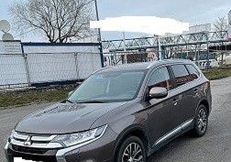 Mitsubishi Outlander 2.2 DI-D Diamant Edition+ 4WD Auto...