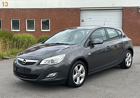 Opel Astra J 1.6 Lim. Edition Automatik / AHK