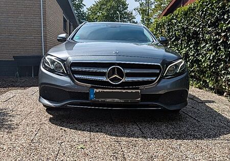 Mercedes-Benz E 220 d T Autom. -