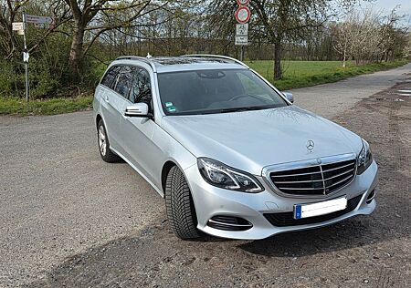 Mercedes-Benz E 220 CDI T AVANTGARDE NR, GW, AHK Scheckheft MB