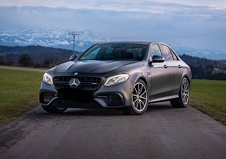 Mercedes-Benz E 63 AMG Mercedes-AMG E 63 4MATIC+ Autom. Me...