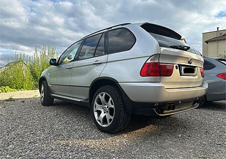 BMW X5 4.4i -