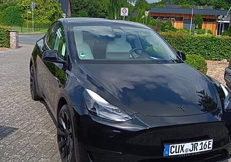Tesla Model Y gebraucht kaufen Tesla Model Y SR RWD 2023|AHK|8-fach bereift