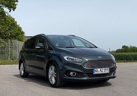 Ford S-Max 2,0 TDCi Titanium 7 Sitzer