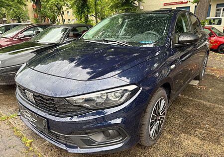 Fiat Tipo Cross, 1.BESITZ , ERST 2.300KM !