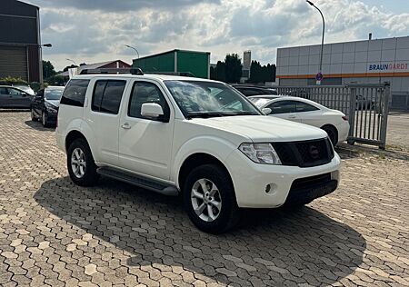Nissan Pathfinder 2.5 dCi SE
